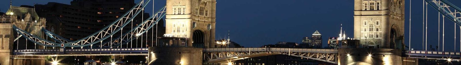London Bridge éclairé de nuit