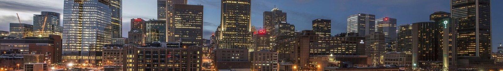 Paysage nocturne Montréal, gratte-ciel éclairé.