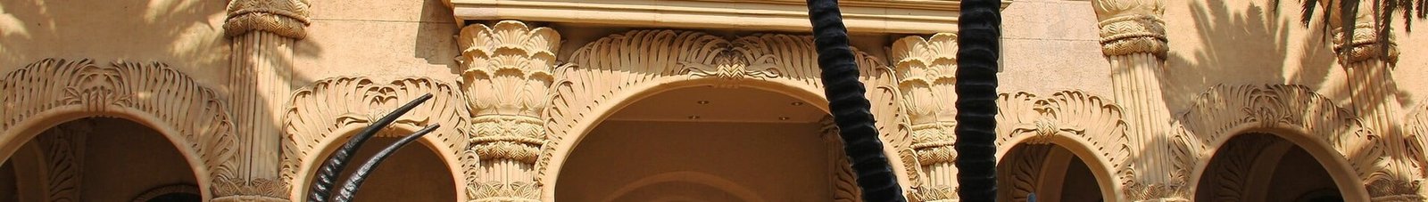 Page : Visitez Johannesbourg  
Texte alternatif: Visitez Johannesburg bâtiment orné avec sculptures d'antilope