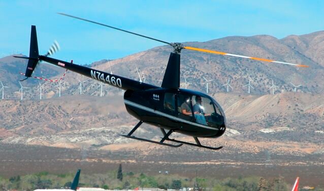 Robinson R44 en vol