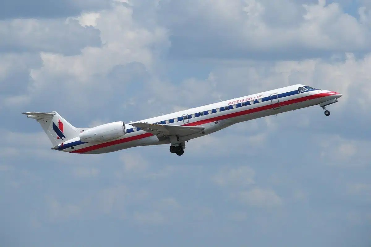 Embraer ERJ 145 en vol